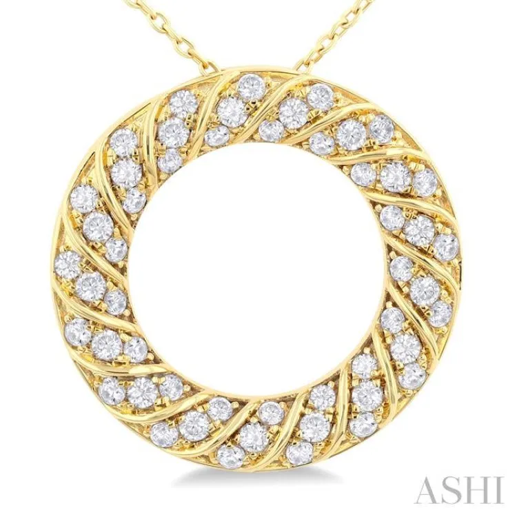 1/2 Ctw Ribbed Swirl  Circle Round Cut Diamond Fashion Pendant With Chain in 10K Yellow Gold