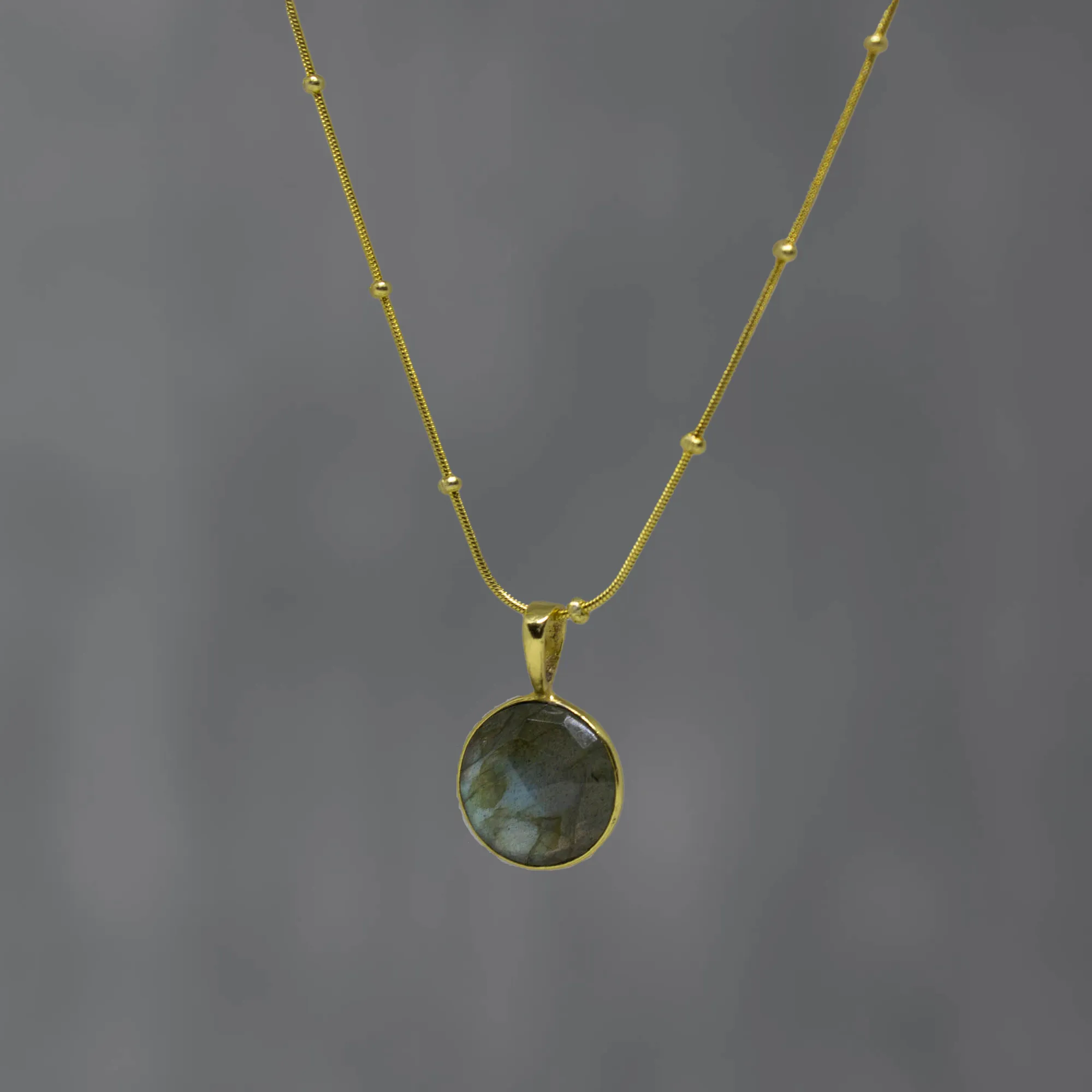 Minimal Round Gemstone Pendant Necklace