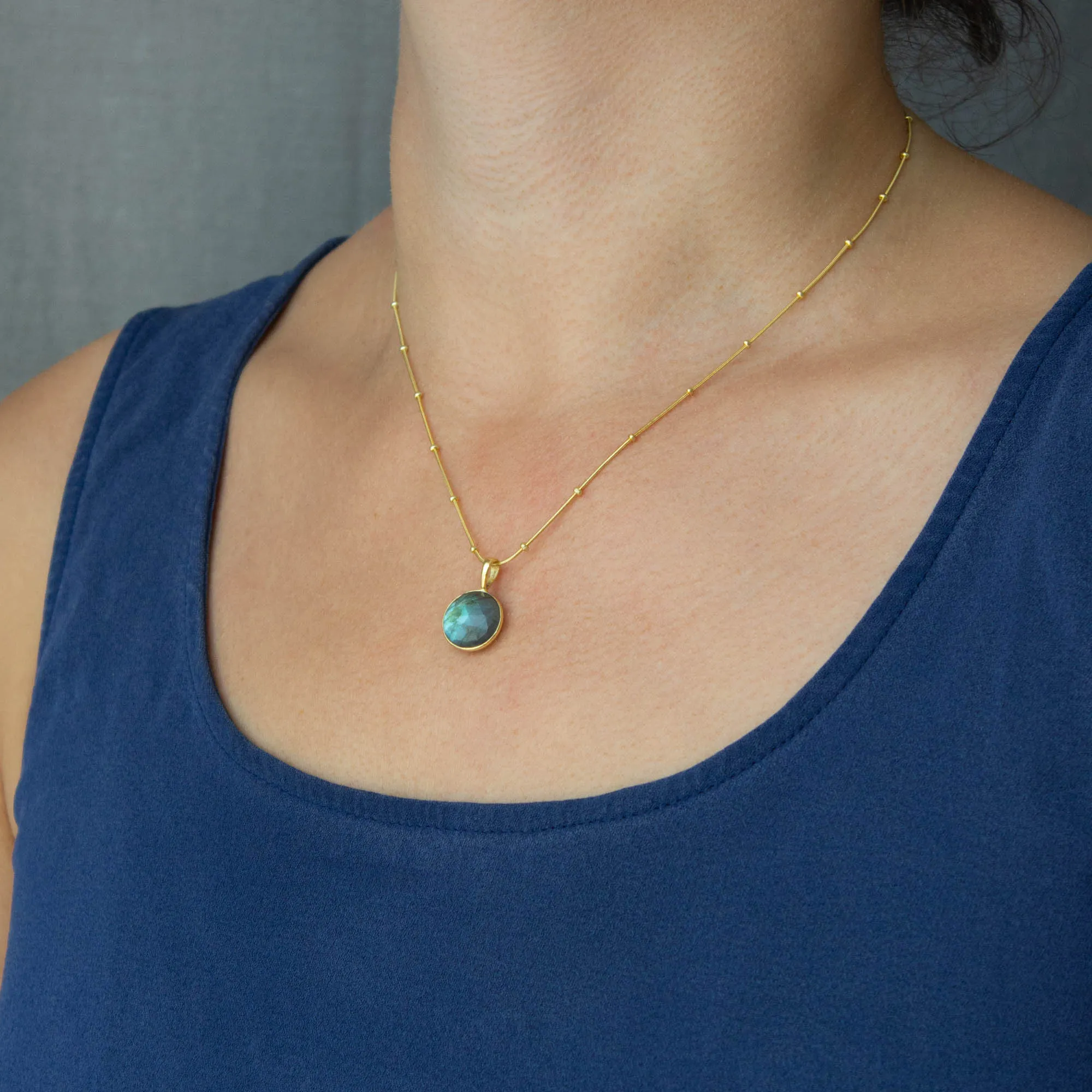 Minimal Round Gemstone Pendant Necklace