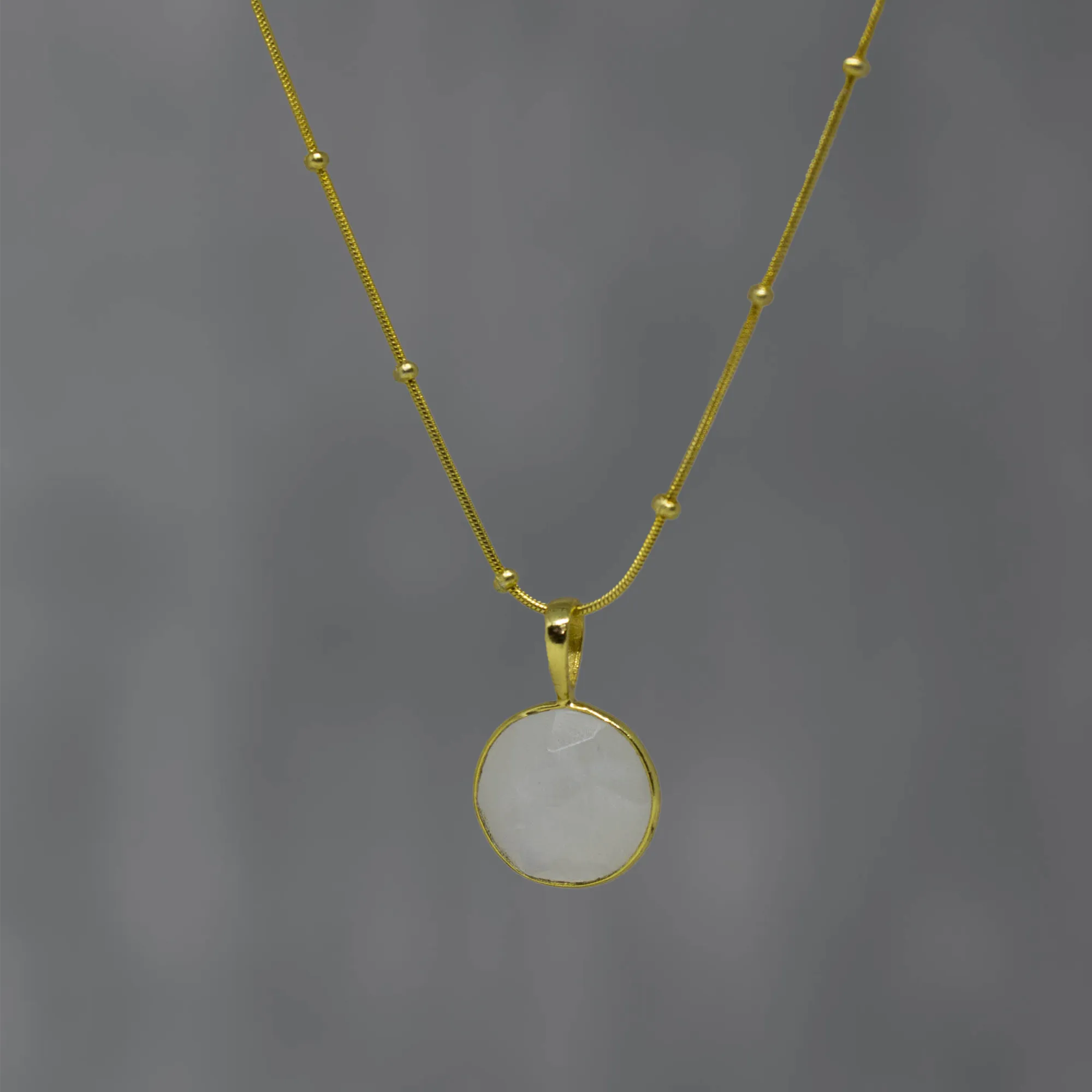 Minimal Round Gemstone Pendant Necklace