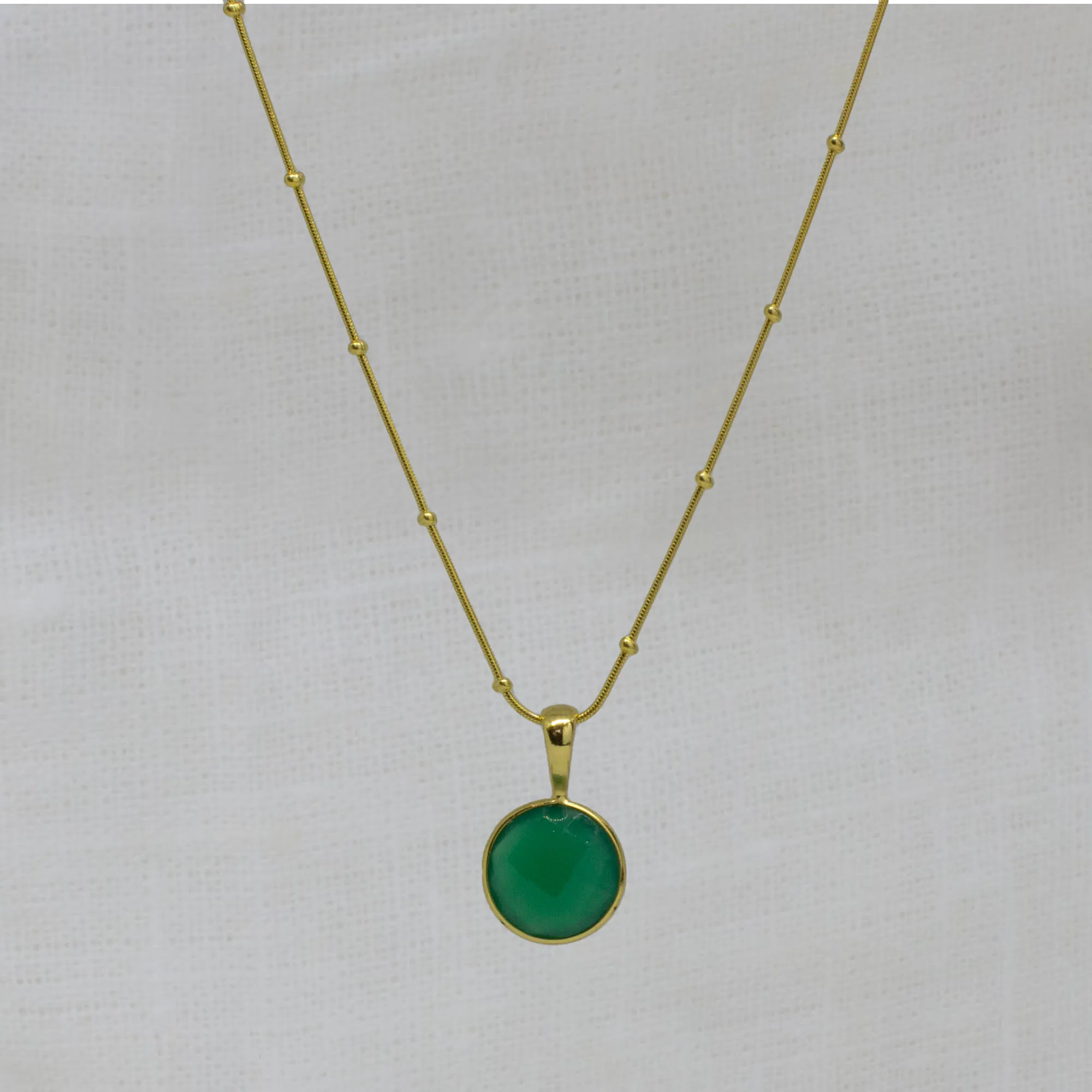 Minimal Round Gemstone Pendant Necklace